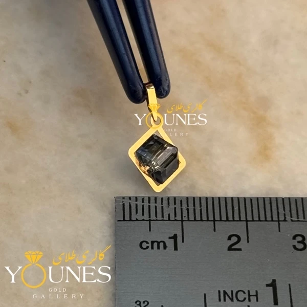 آویز طلا سواروسکی مربعی سیاه